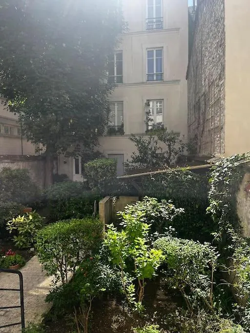 Cosy Renovated 1-bedroom Etoile Apartment